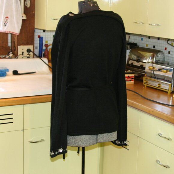 SML Design Knit Blouse With Decorations - Picture 2 of 6